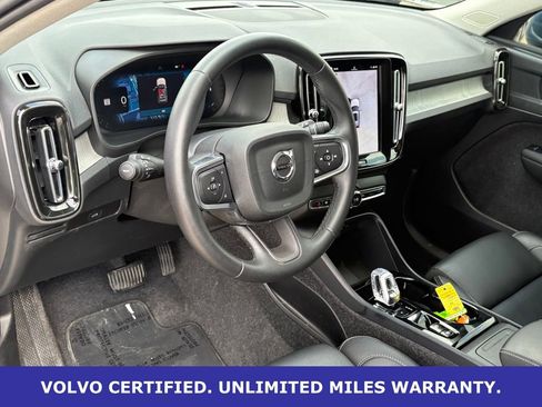 Certified 2025 Volvo XC40 B5 Plus AWD/4WD image 17