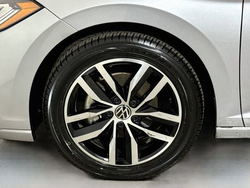 Used 2025 Volkswagen Jetta SE FWD image 26