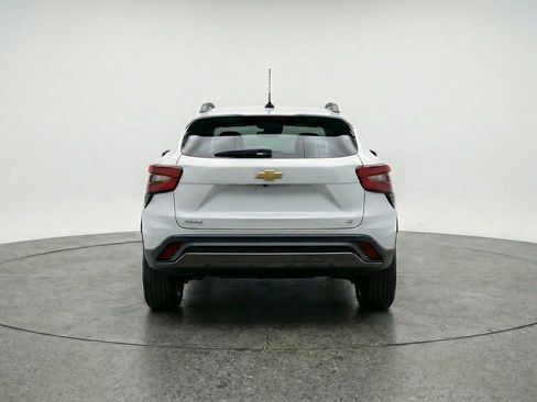 Used 2025 Chevrolet Trax LT w/ LT Convenience Package image 7