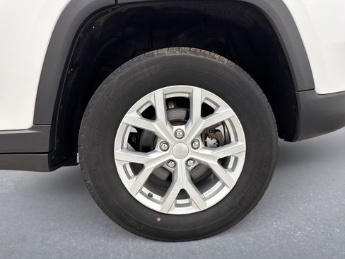 Used 2023 Jeep Grand Cherokee Limited image 26