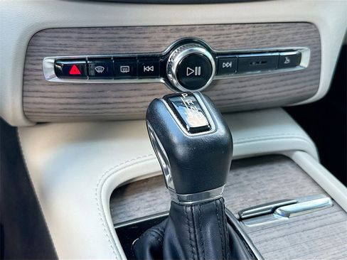 Used 2022 Volvo XC90 T6 Inscription w/ Lounge Package image 17