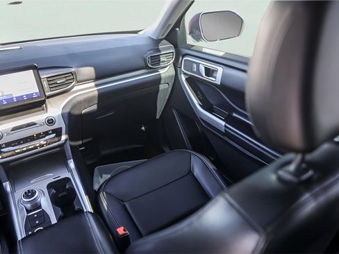 Used 2021 Ford Explorer XLT w/ Equipment Group 202A image 31