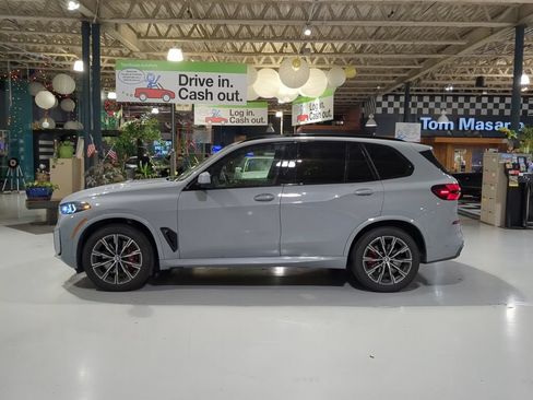 Used 2024 BMW X5 xDrive40i w/ M Sport Package AWD/4WD image 11