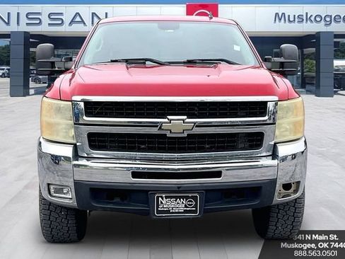 Used 2010 Chevrolet Silverado 2500 LT w/ Interior Plus Package RWD image 2