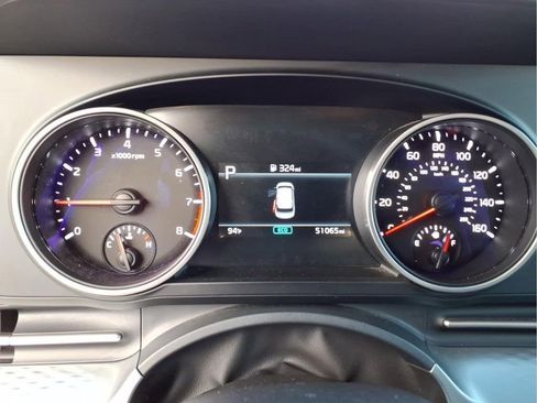 Used 2024 Kia Carnival LX FWD image 23