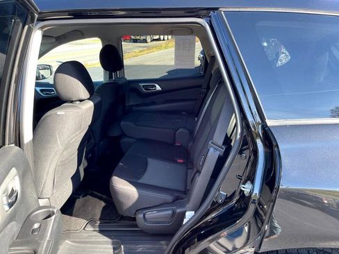 Used 2019 Nissan Pathfinder S image 12