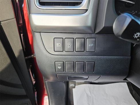 Used 2017 Toyota Highlander XLE image 17