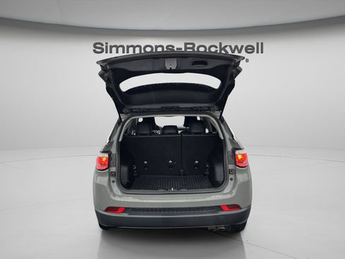 Used 2022 Jeep Compass Limited image 10