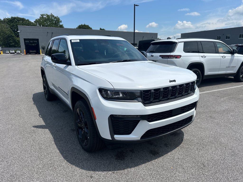 New 2026 Jeep Grand Cherokee Limited w/ Limited Altitude Package AWD/4WD image 4