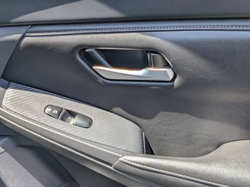 Used 2025 Nissan Sentra SV FWD image 33