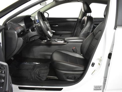 Used 2025 Nissan Sentra SR w/ SR Premium Package FWD image 12