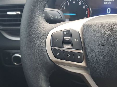 Used 2024 Ford Explorer XLT image 34