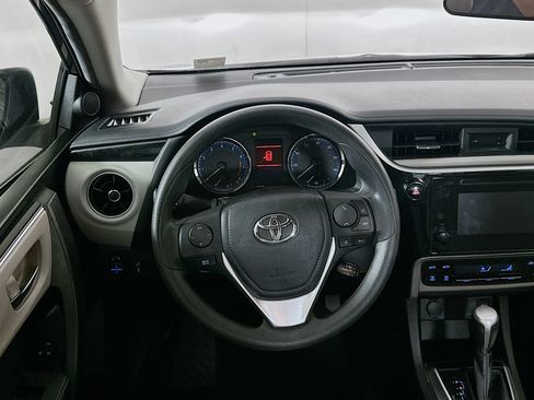 Used 2019 Toyota Corolla LE w/ Carpet Mat Package (TMS) FWD image 17