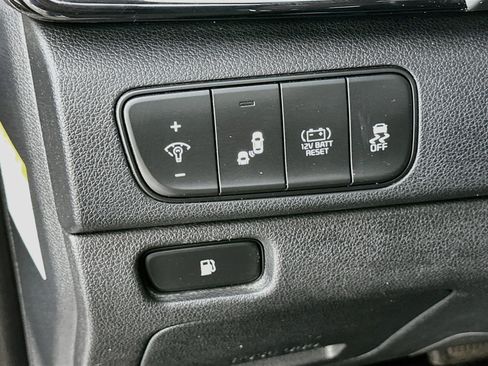 Used 2018 Kia Niro EX FWD image 17