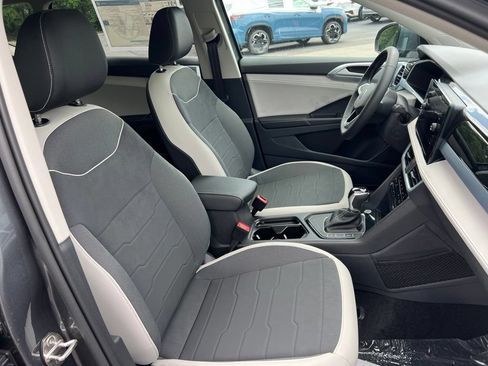 New 2026 Volkswagen Taos SE FWD image 23