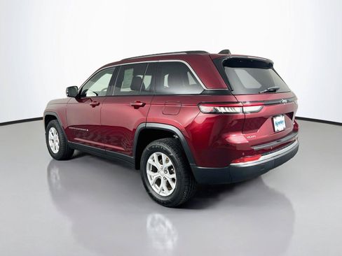 Used 2023 Jeep Grand Cherokee Limited AWD/4WD image 4