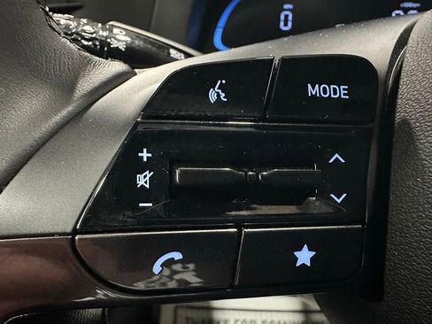 Used 2025 Hyundai Elantra Sport image 19