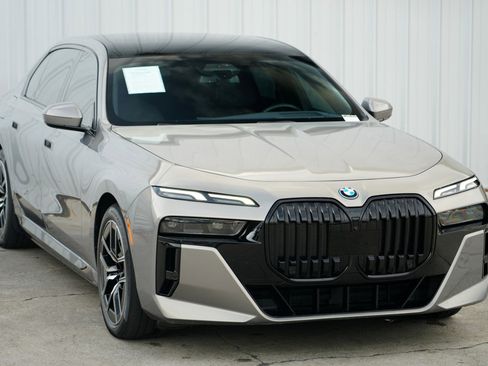 Used 2023 BMW i7 xDrive60 image 66