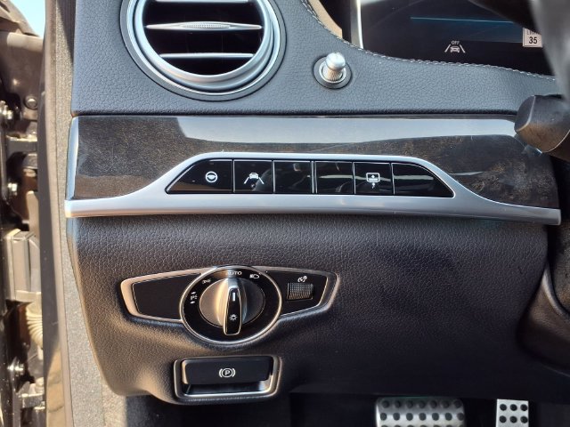 Used 2020 Mercedes-Benz S 560 Sedan image 23