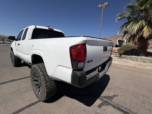 Used 2022 Toyota Tacoma SR AWD/4WD image 3