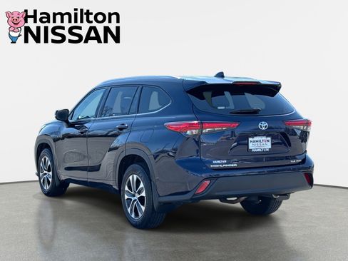 Used 2020 Toyota Highlander XLE image 4