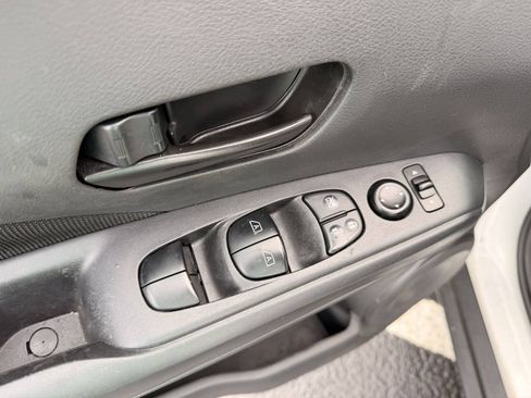 Used 2022 Nissan Kicks S FWD image 14