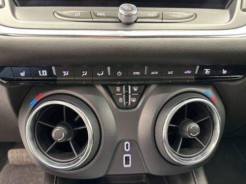 Used 2025 Chevrolet Blazer LT w/ Convenience Package image 24