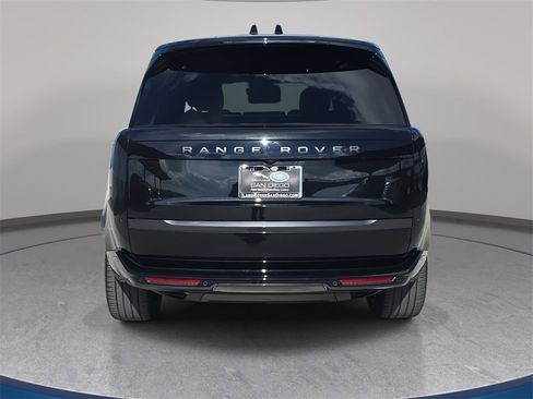 Certified 2025 Land Rover Range Rover SE image 6