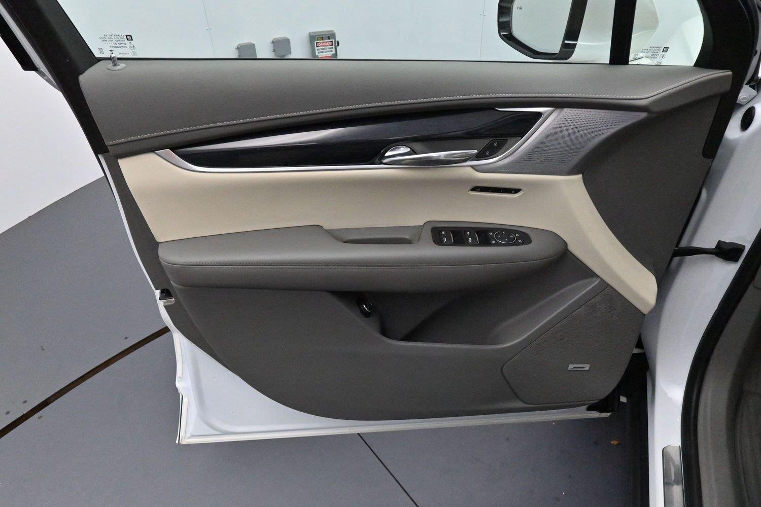 Certified 2024 Cadillac XT6 Premium Luxury AWD/4WD image 12
