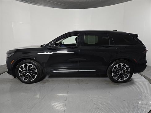 Certified 2024 Lincoln Nautilus Reserve image 7