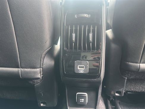 Used 2024 Jeep Compass Latitude image 12