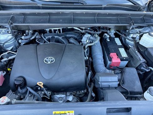 Used 2020 Toyota Highlander XLE image 26