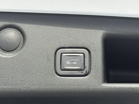 Used 2024 Chevrolet Equinox LT FWD image 29