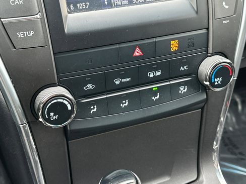 Used 2016 Toyota Camry SE image 30