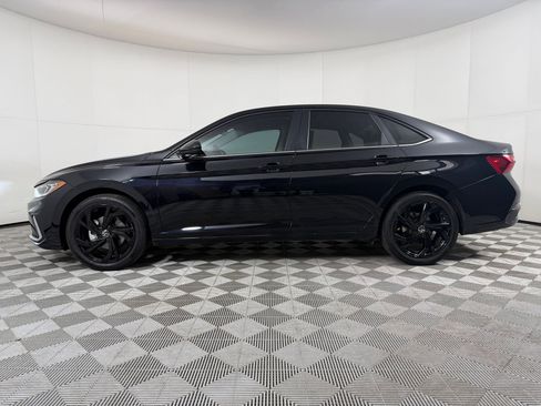 Used 2025 Volkswagen Jetta SE FWD image 2