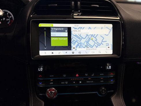 Used 2017 Jaguar F-PACE S AWD/4WD image 18