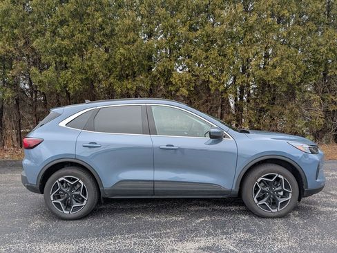 Used 2026 Ford Escape Platinum w/ Equipment Group 601A image 3