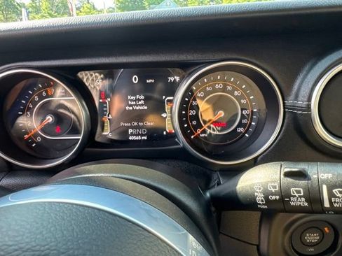 Used 2018 Jeep Wrangler Unlimited Sahara AWD/4WD image 27