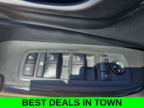 Used 2021 Jeep Cherokee Latitude Plus FWD image 26