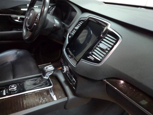 Used 2018 Volvo XC90 T6 Momentum w/ Convenience Package image 24