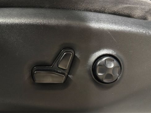 Used 2023 Chrysler Voyager LX FWD image 18