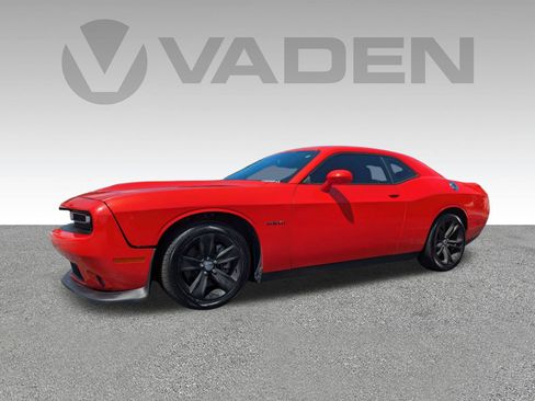 Used 2022 Dodge Challenger R/T RWD image 2