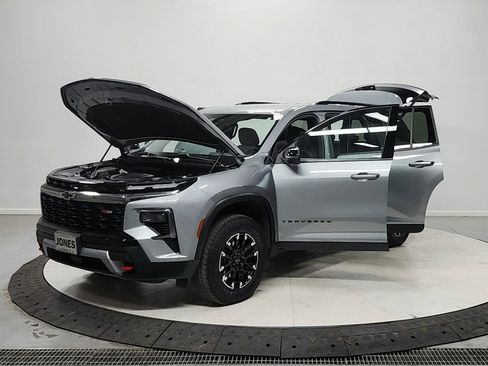 Used 2025 Chevrolet Traverse Z71 AWD/4WD image 11