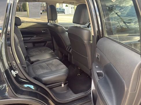 Used 2020 Mitsubishi Outlander AWD image 26