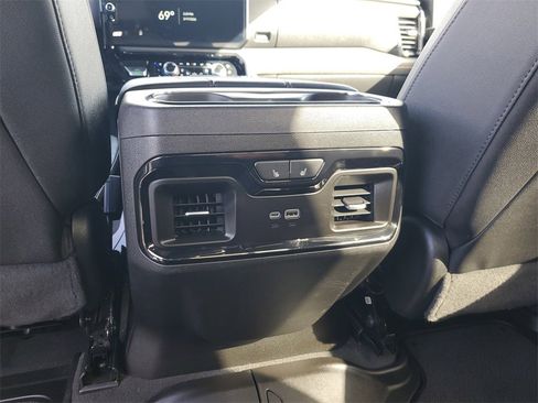 Used 2024 GMC Sierra 2500 AT4 w/ AT4 Premium Plus Package image 11