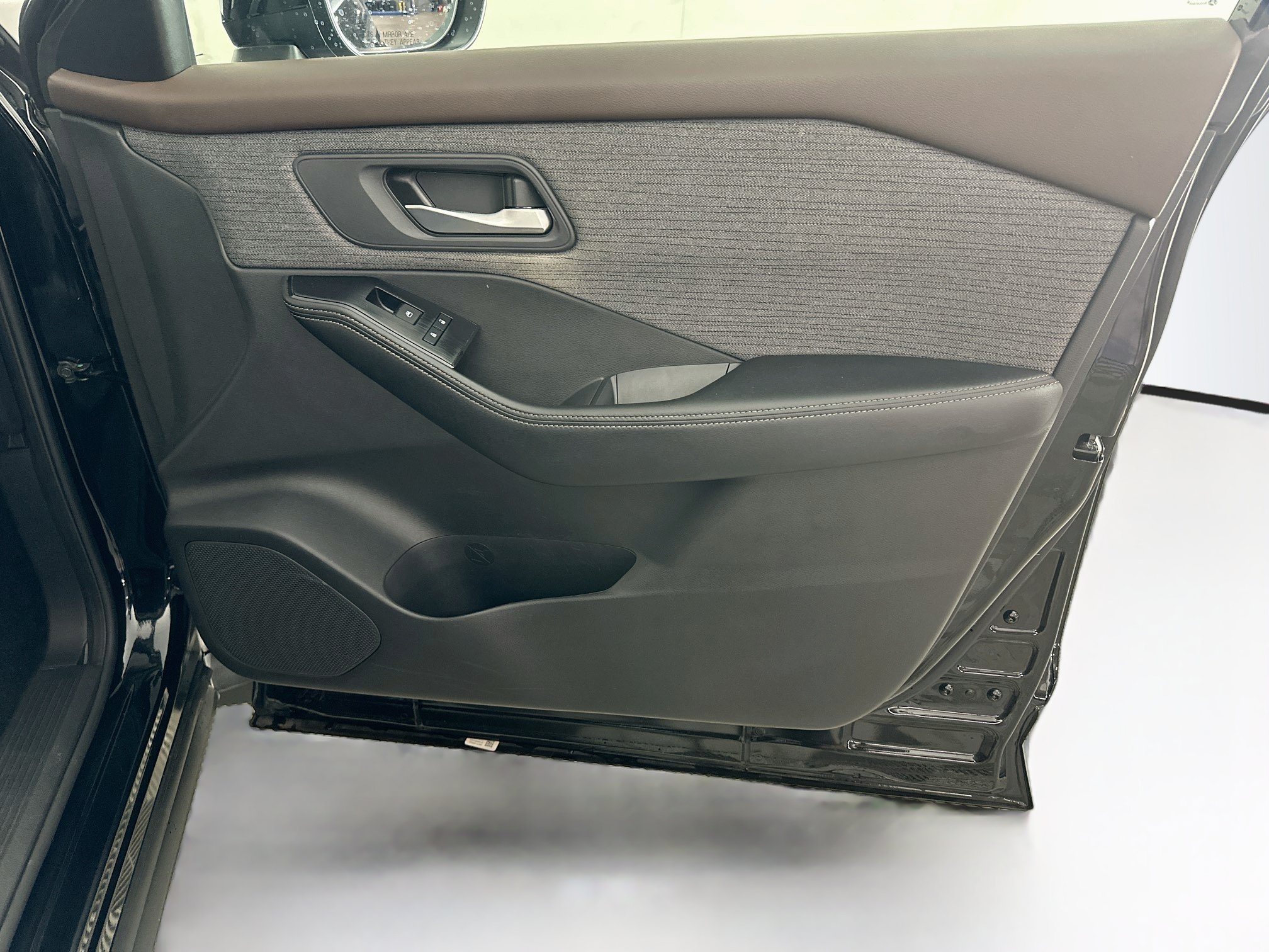 Used 2023 Nissan Rogue SV FWD image 31