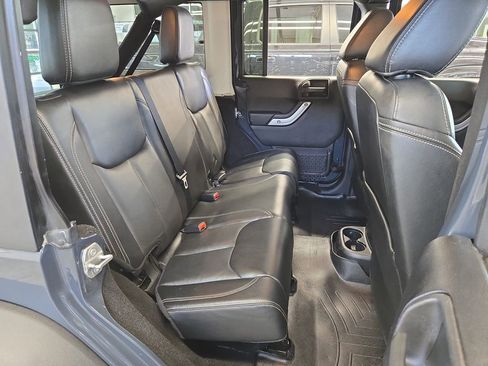 Used 2016 Jeep Wrangler Unlimited Rubicon w/ Connectivity Group AWD/4WD image 15