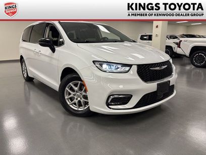 Used 2024 Chrysler Pacifica Touring-L