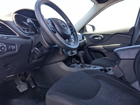 Used 2019 Jeep Cherokee Latitude w/ Popular Appearance Group AWD/4WD image 23