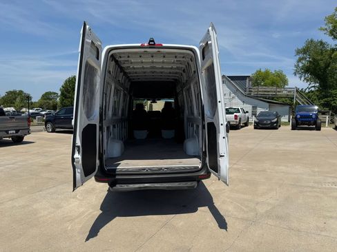 Used 2021 Mercedes-Benz Sprinter 2500 w/ Driver Convenience Package image 31
